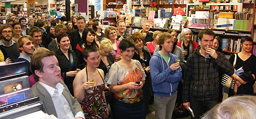crowd-at-Readings